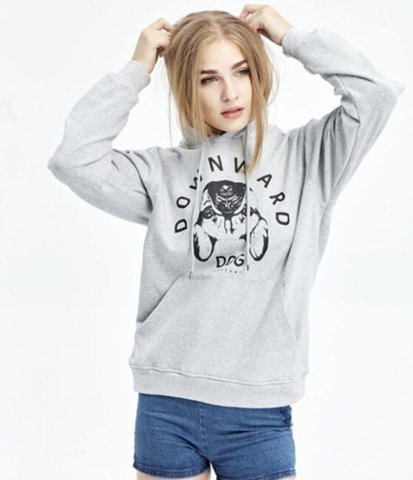 下犬式连帽卫衣