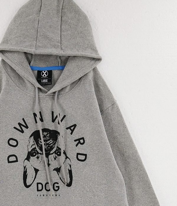 下犬式连帽卫衣